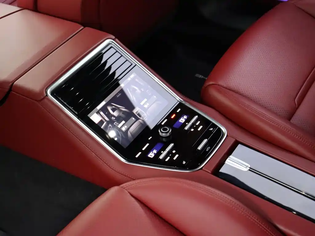 Фото 23 - Porsche Panamera