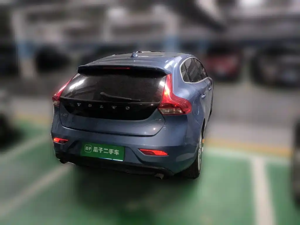 Фото 5 - Volvo V40