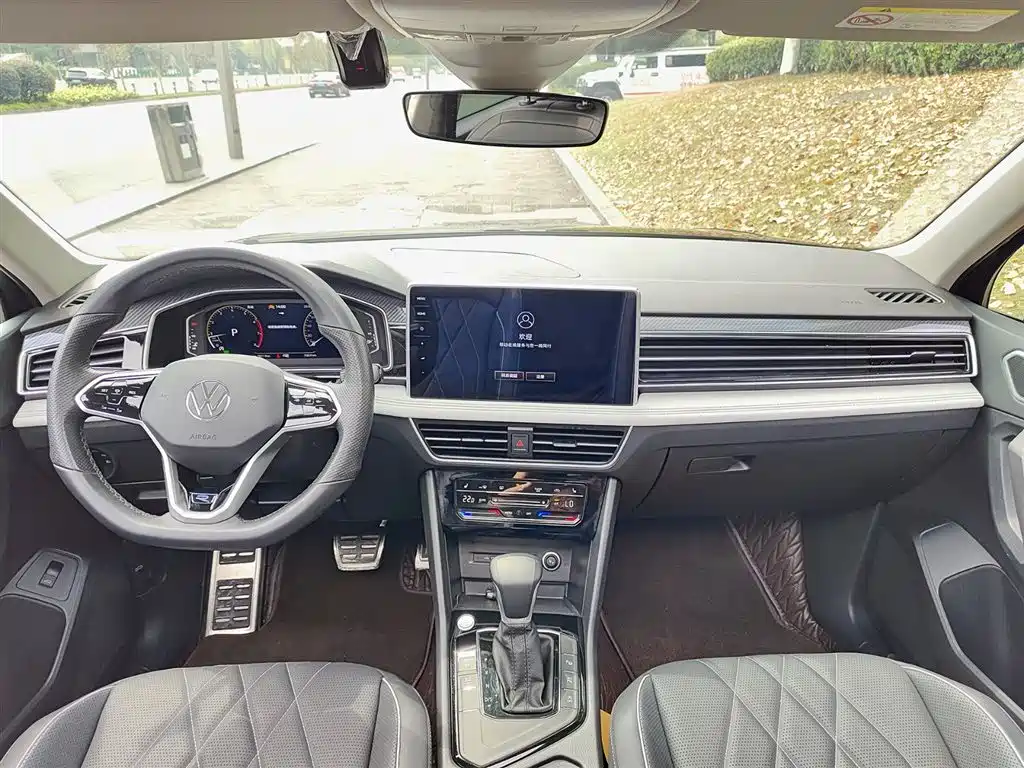 Volkswagen Tiguan L 2023 330TSI Auto 2WD R-Line Premium Edition фото 10