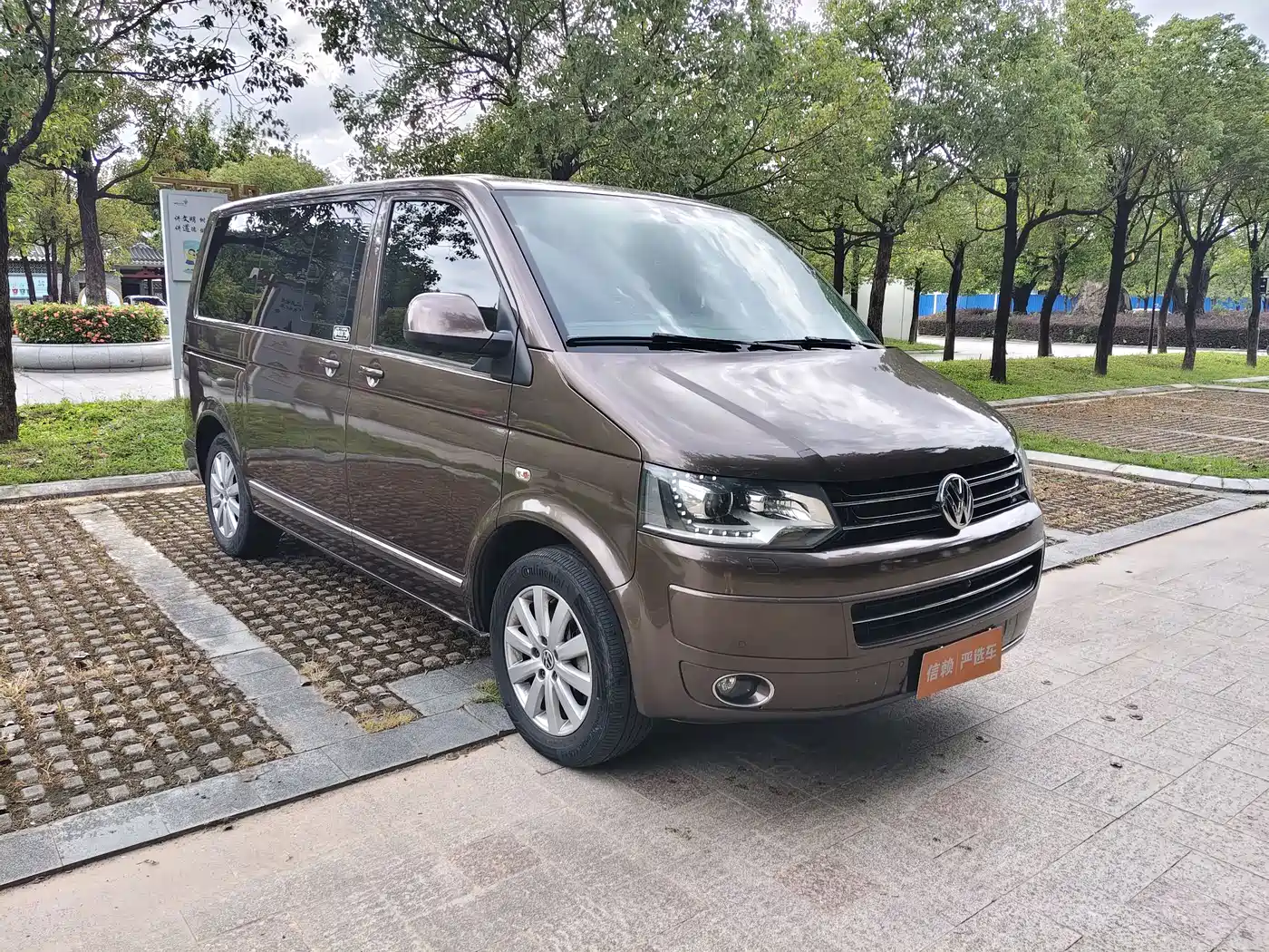 Volkswagen Multivan 2012 2.0TSI 2WD Luxury Edition фото 2