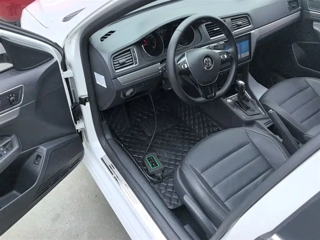 Volkswagen Lavida 2017 1.6L Automatic Comfort Edition фото 16