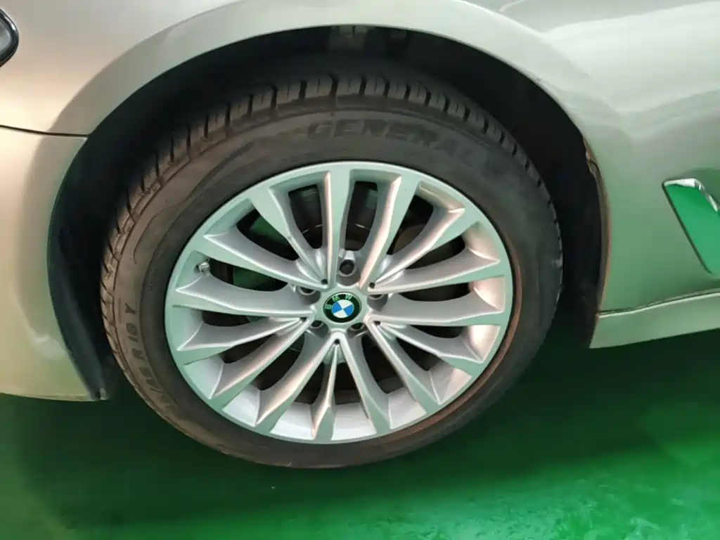 Photo 19 - BMW 5 Series