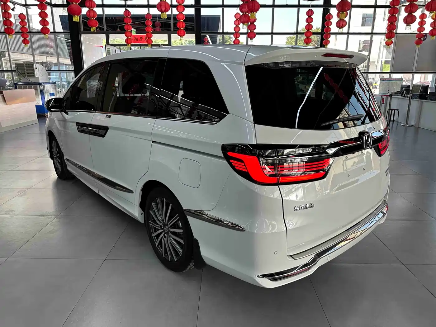 Honda Elysion 2023 2022 2.0L e:HEV Luxury