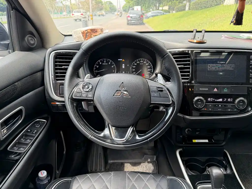Mitsubishi Outlander 2021 2020 2.4L 4WD Luxury 7-seater
