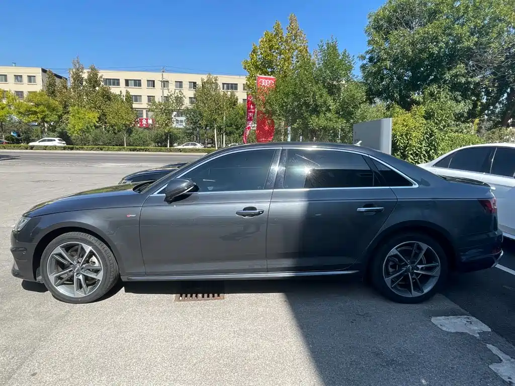Фото 9 - Audi A4L