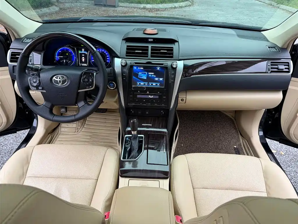 Toyota Camry 2016 Hybrid 2.5HG 10th Anniversary Luxury Navigation Edition фото 14