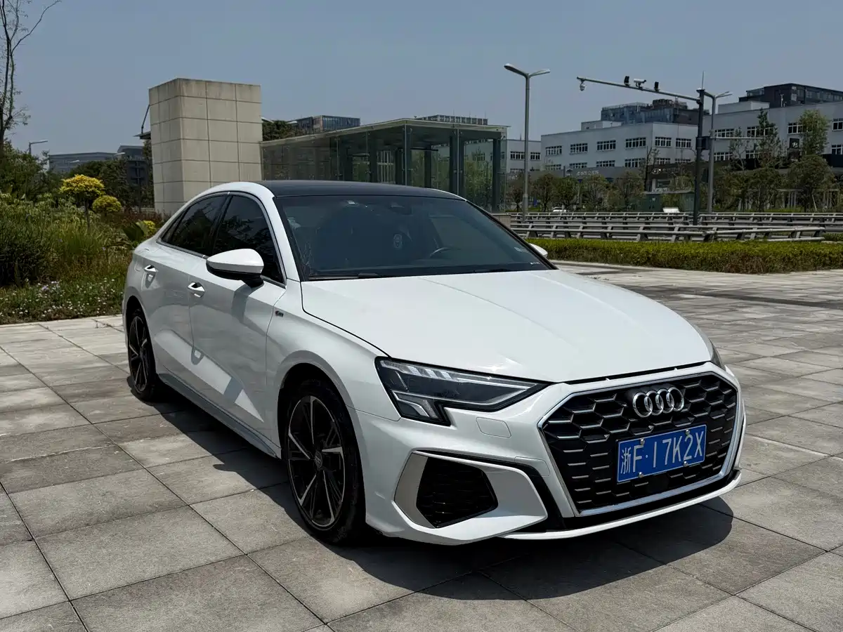 Photo 3 - Audi A3
