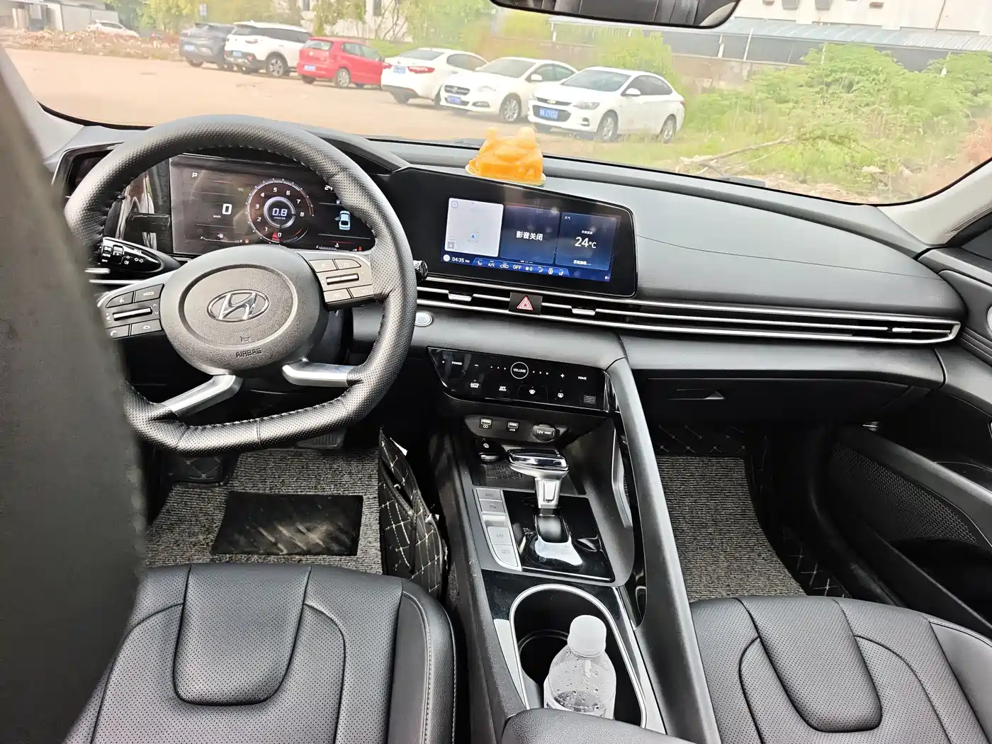 Hyundai Elantra 2021 1.5L CVT LUX Premium Edition фото 6