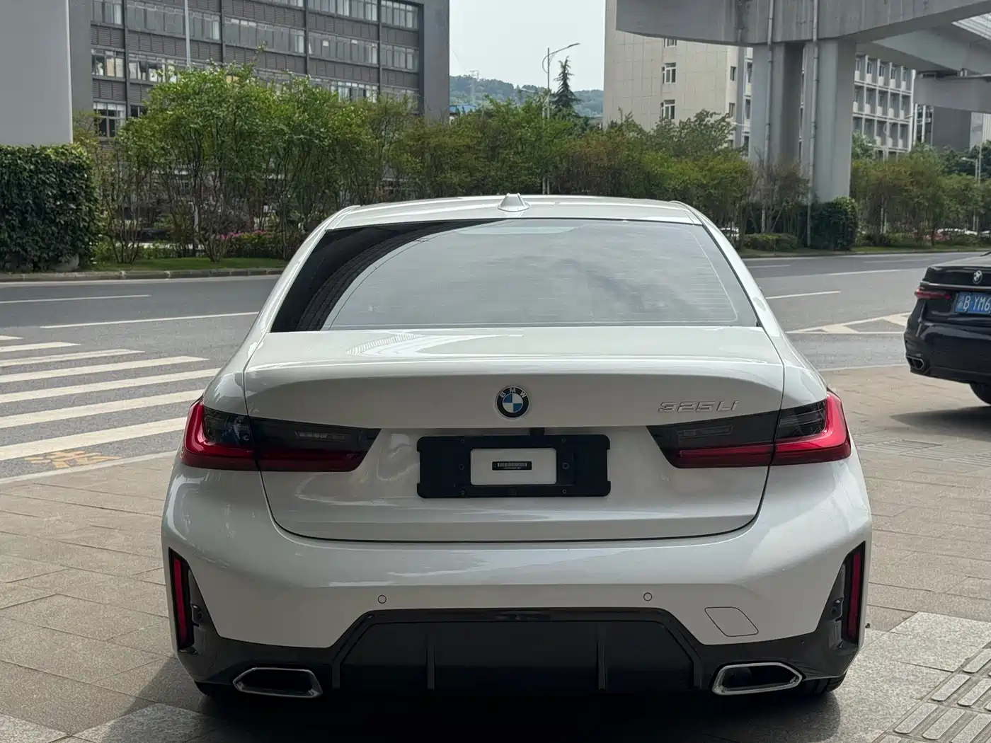 BMW 3 Series 2023 325Li M Sport Package фото 5