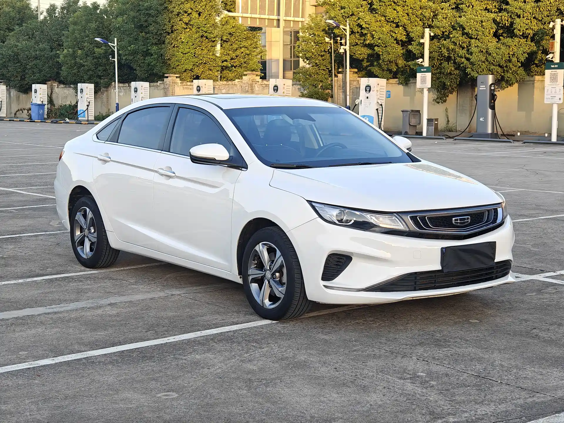 Photo 2 - Geely Emgrand GL