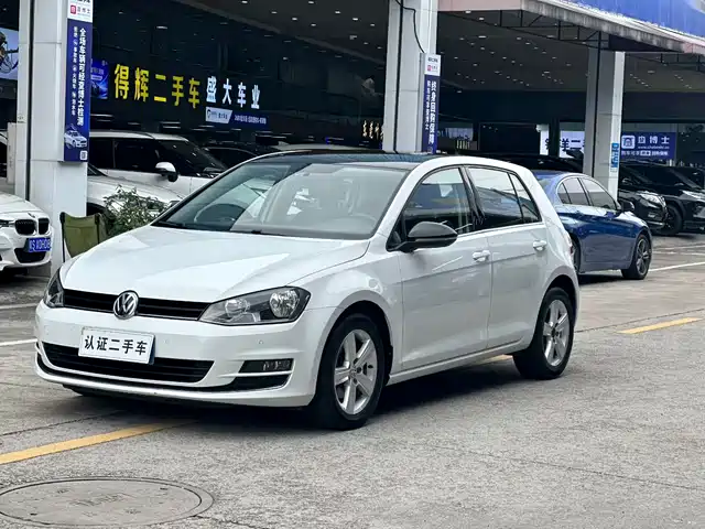 VOLKSWAGEN GOLF