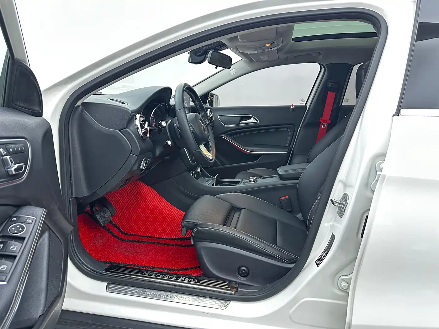 Mercedes-Benz GLA 2018 GLA 200 Dynamic фото 13