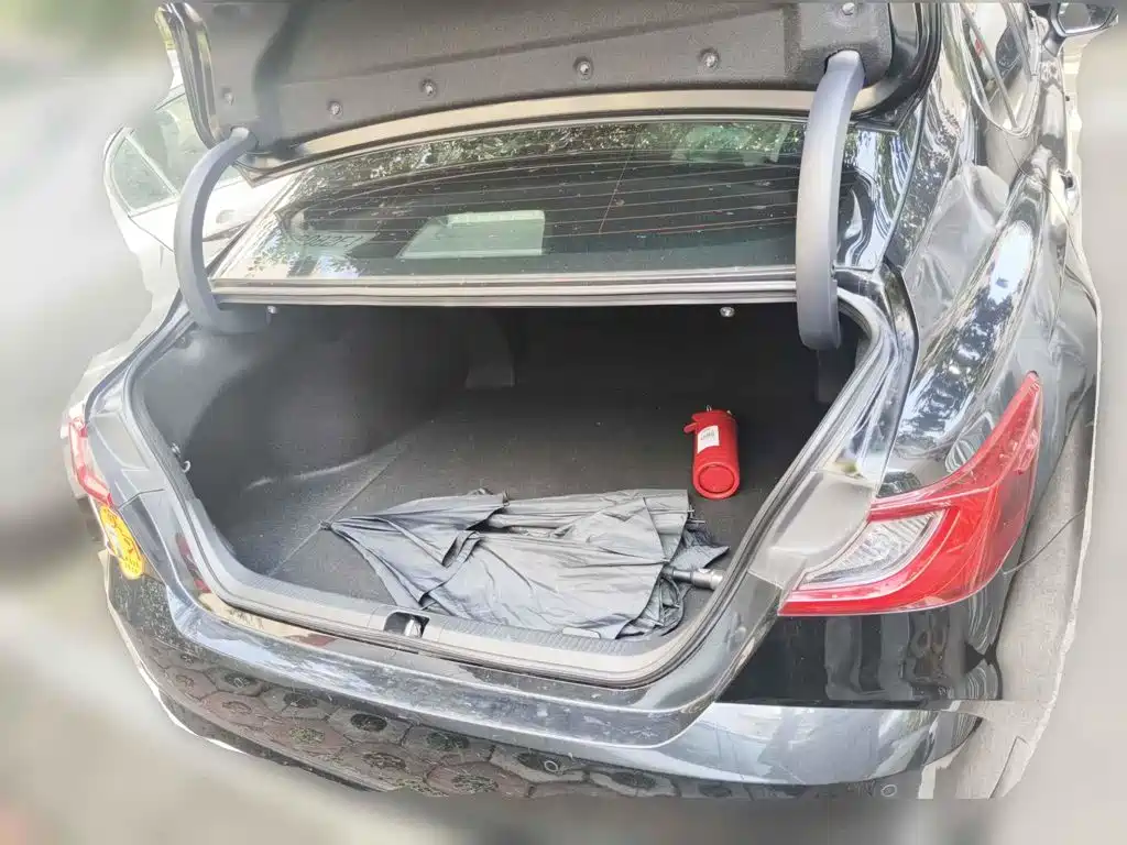 Photo 5 - Toyota Camry