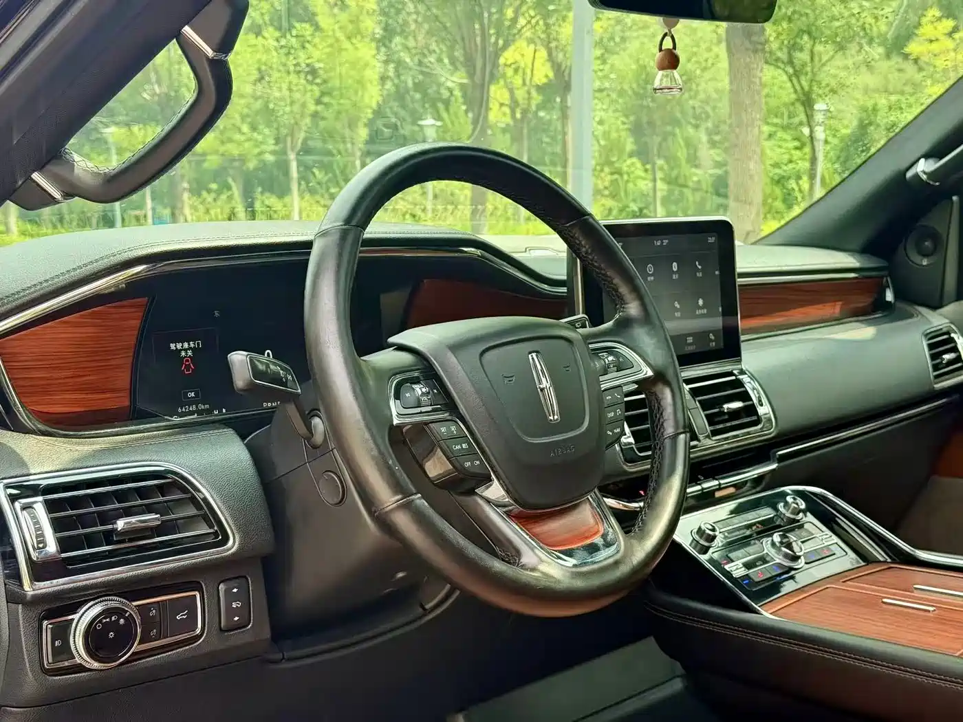Фото 4 - Lincoln Navigator
