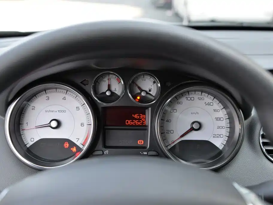 صورة 7 - Peugeot 408