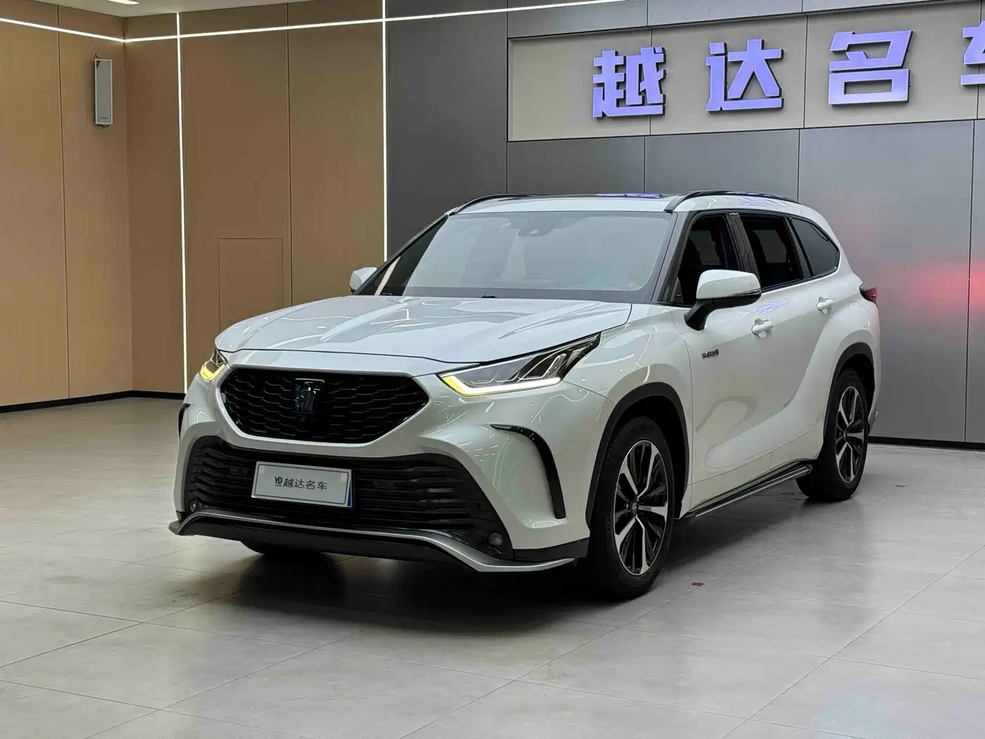 Toyota Crown Kluger 2021 2.5L HEV 4WD Premium фото 4