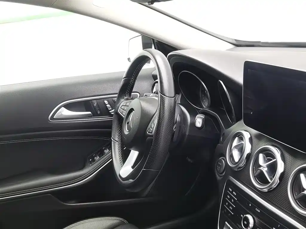 Mercedes-Benz GLA 2017 GLA 200 Dynamic фото 22