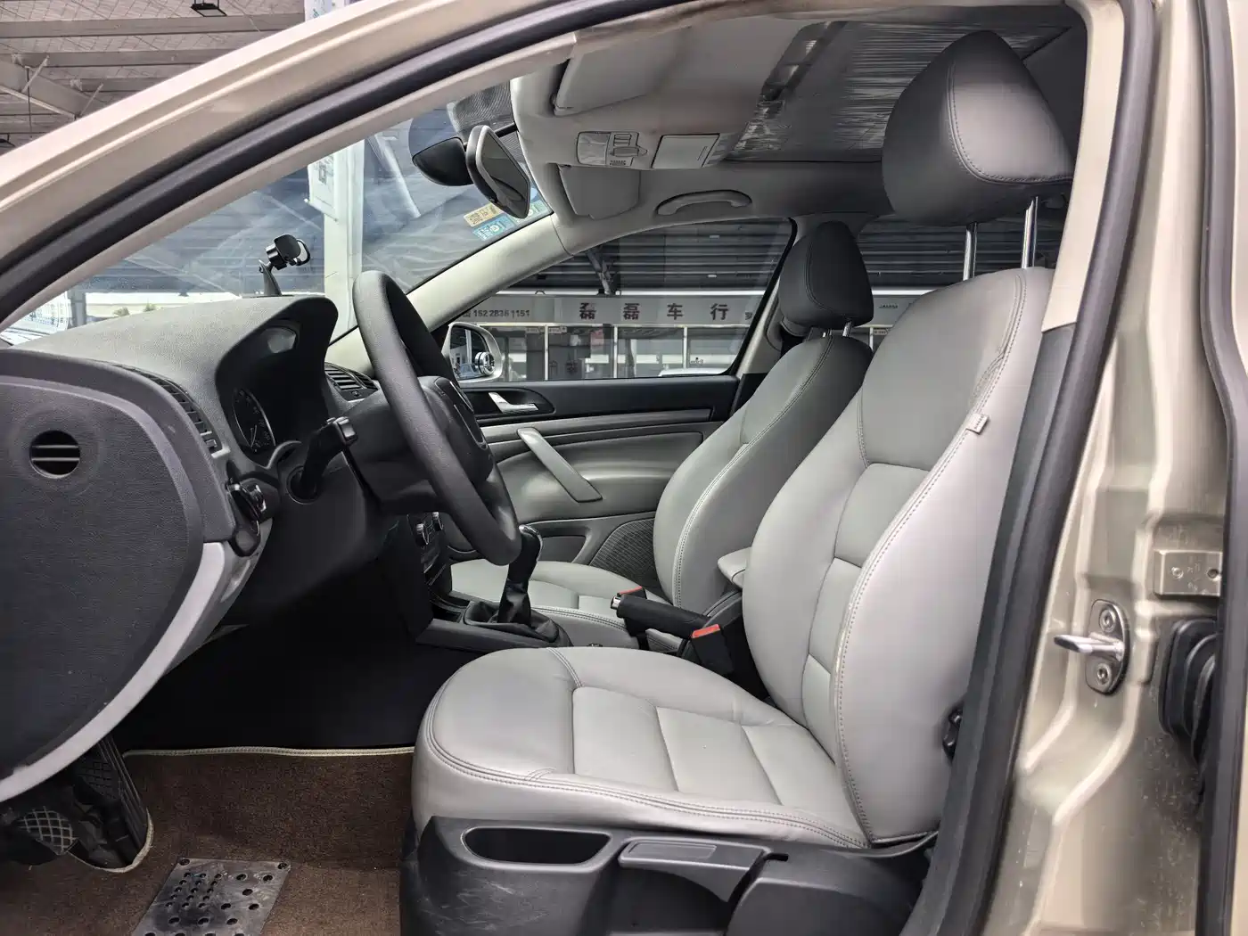 Škoda Octavia 2012 1.6L Manual Yijun Edition фото 10