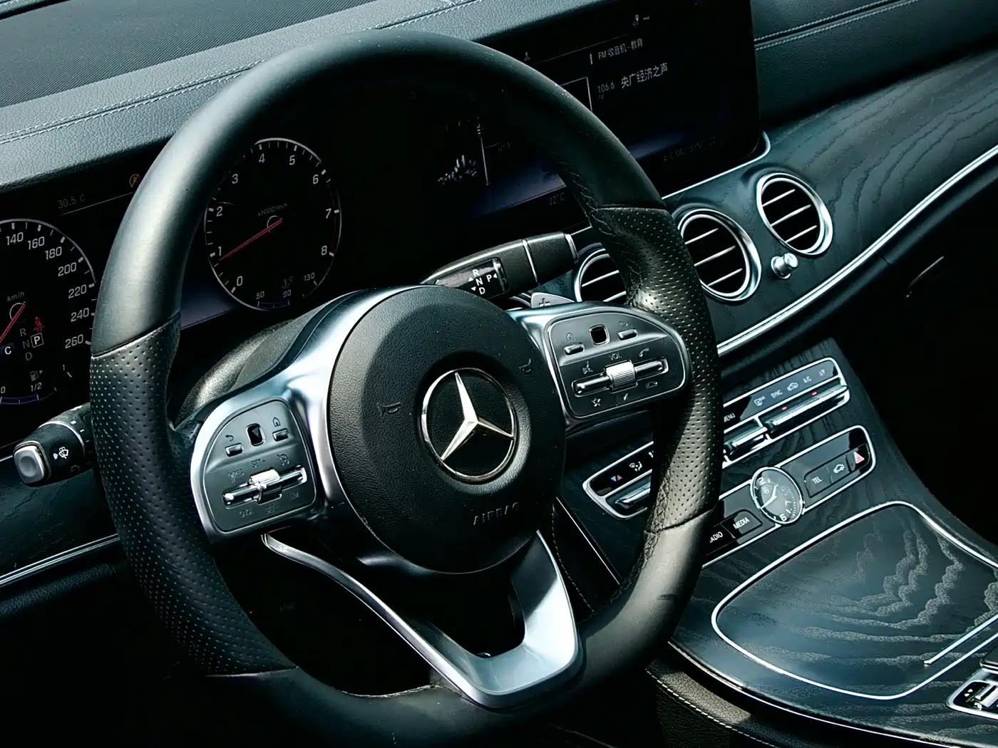Mercedes-Benz E-Class 2019 E 200 L Sport фото 16