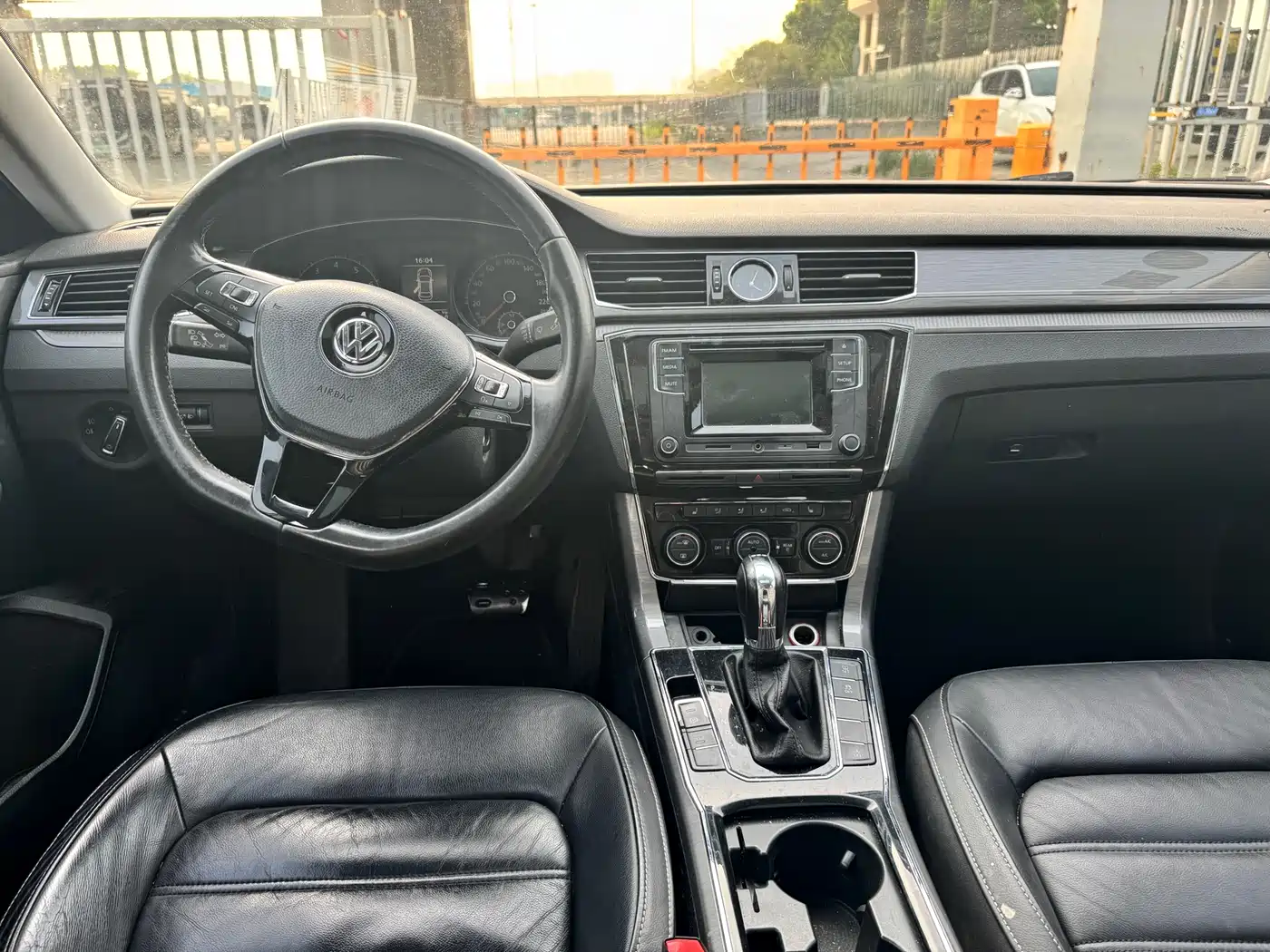 Volkswagen Passat 2016 280TSI DSG Honor Edition фото 9