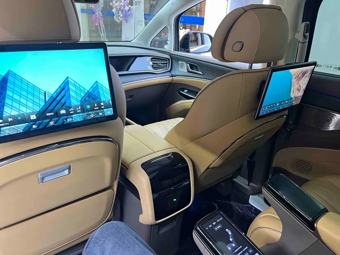 Denza D9 2022 DM-i 970 AWD Flagship фото 12