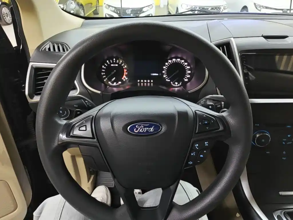 Фото 11 - Ford Edge
