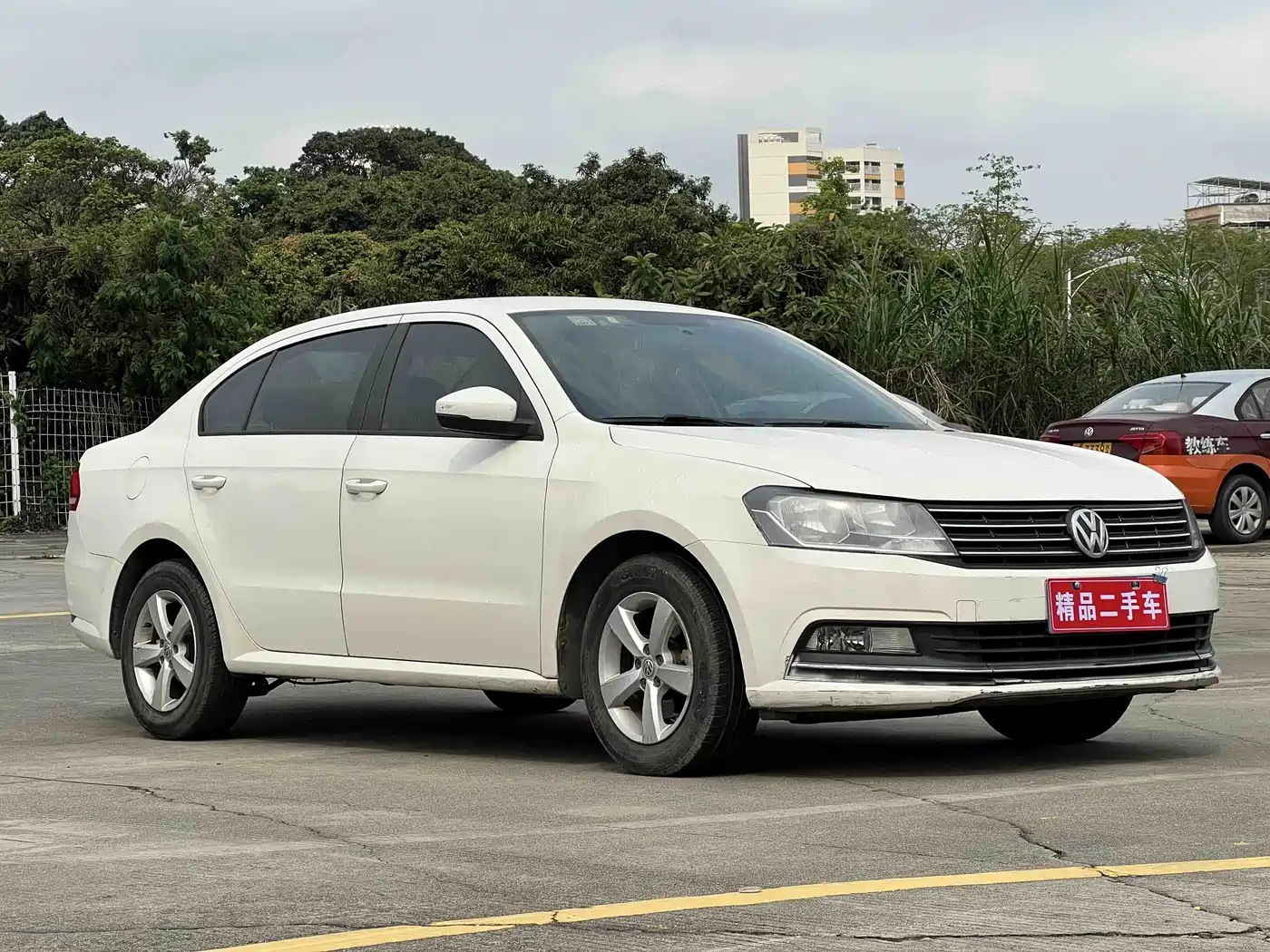 Volkswagen Lavida 2015 1.6L Automatic Trend Edition фото 6