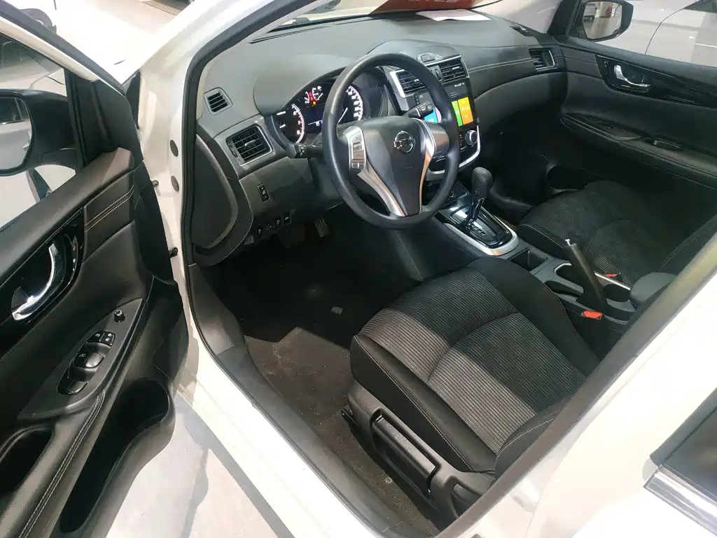 Nissan Tiida 2023 2023 1.6L CVT Cool Motion Edition