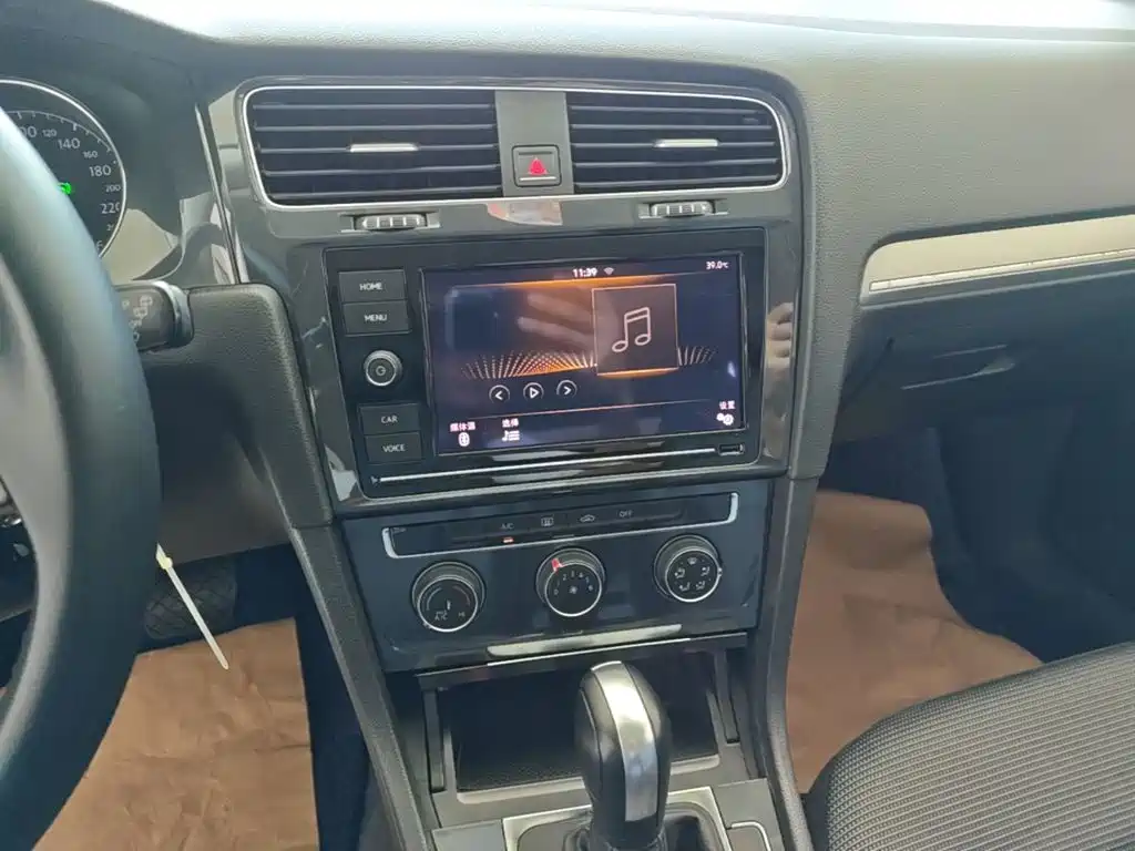 Photo 13 - Volkswagen Golf