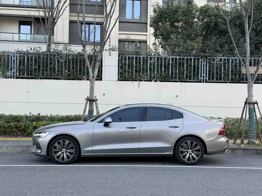 Фото 8 - Volvo S60