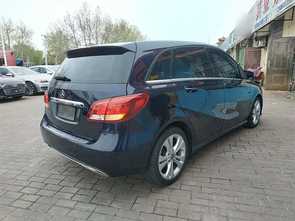 Mercedes-Benz B-Class 2018 B 200 Sport фото 7
