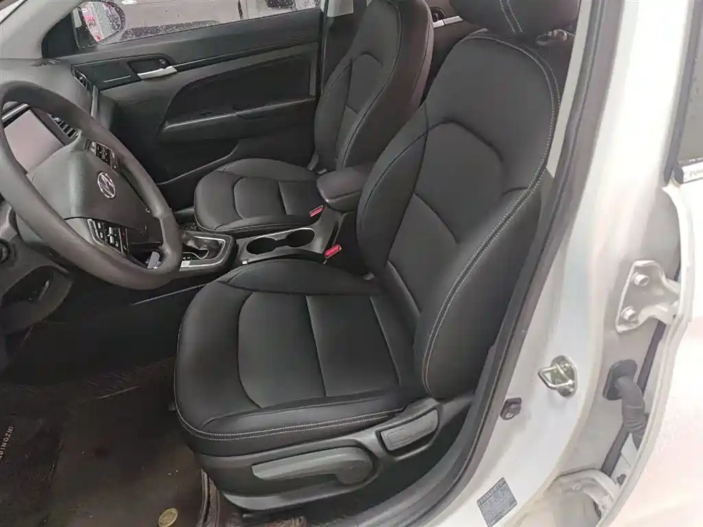 Hyundai Elantra 2018 1.6L Automatic 15th Anniversary Special Edition фото 15