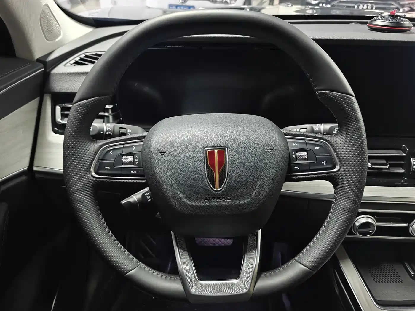 Hongqi HS5 2025 2.0T 2WD 600,000 Units Commemorative Edition фото 11