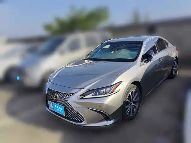 Lexus ES 2021
