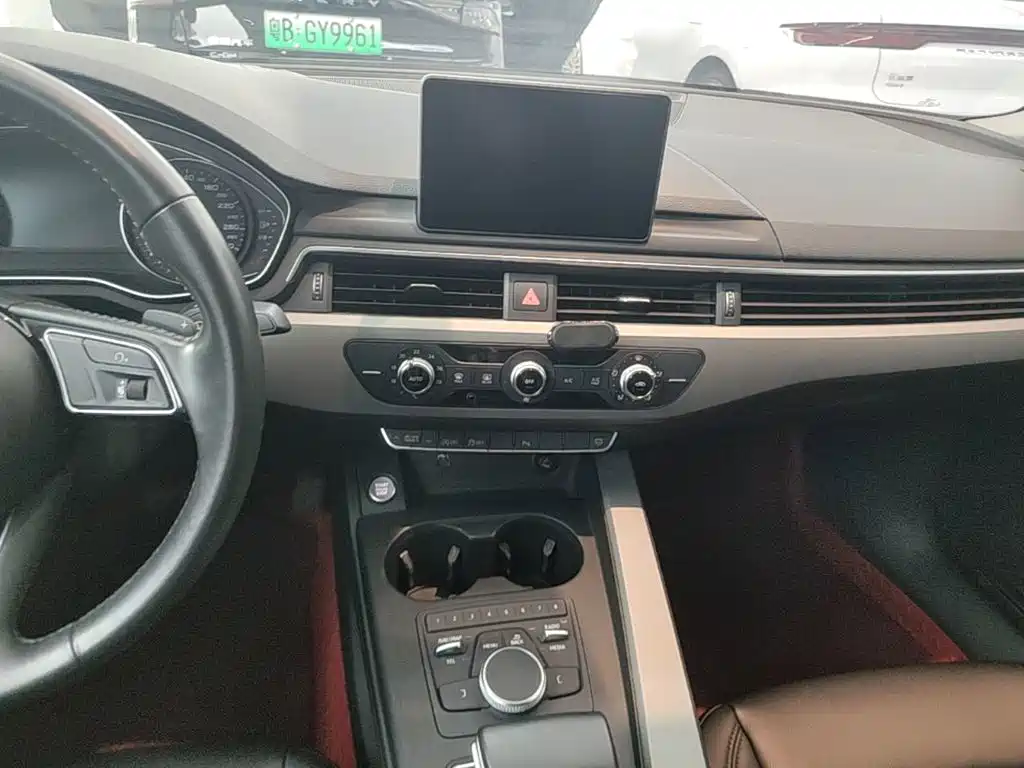 Фото 9 - Audi A4L