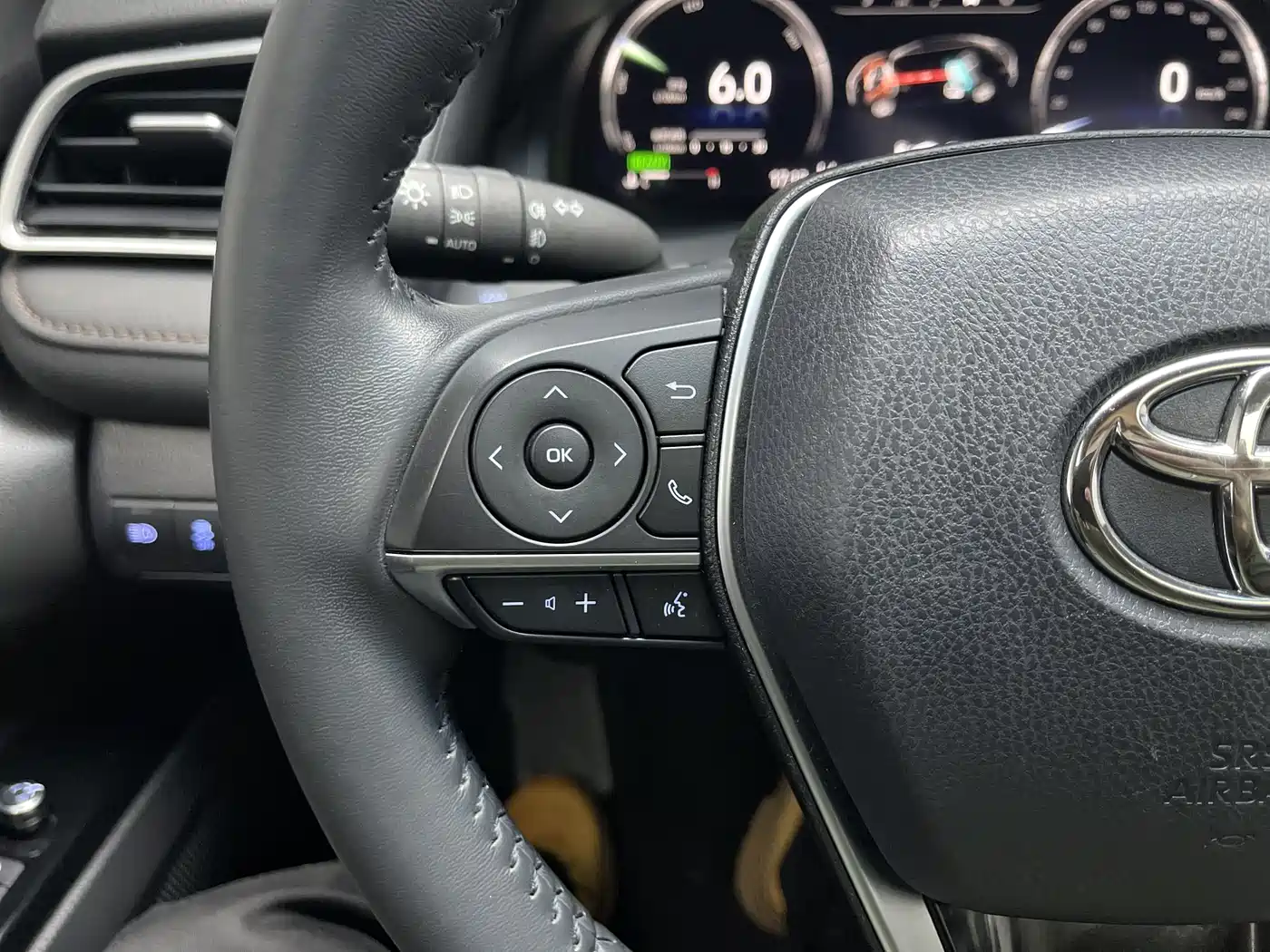 Toyota Camry 2021 Hybrid 2.5HG Luxury Edition фото 11