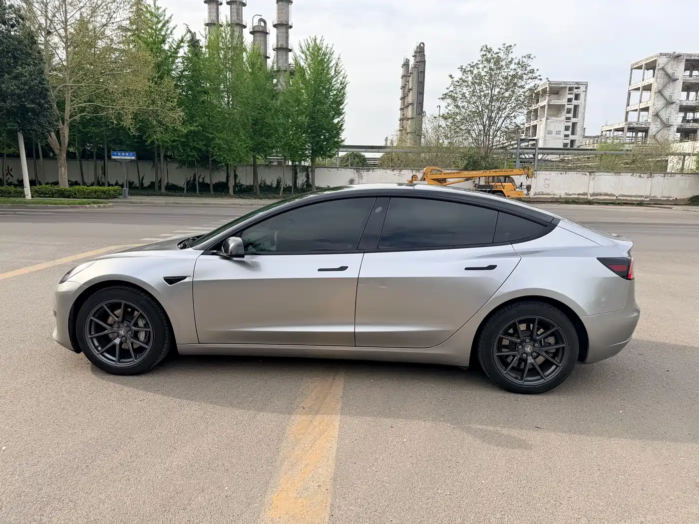 TESLA MODEL 3