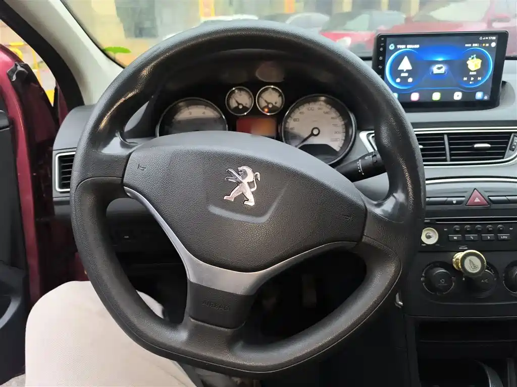 Peugeot 308 2014 Model Joy Edition Classic 1.6L Manual Superior Style фото 11
