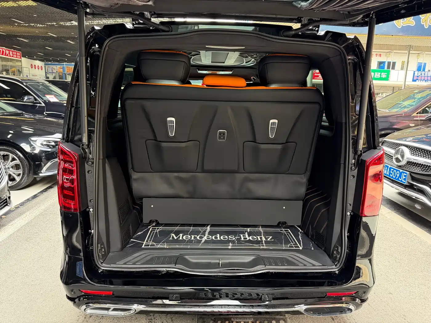 Mercedes-Benz Vito 2023 2.0T Elite 7-Seater фото 32