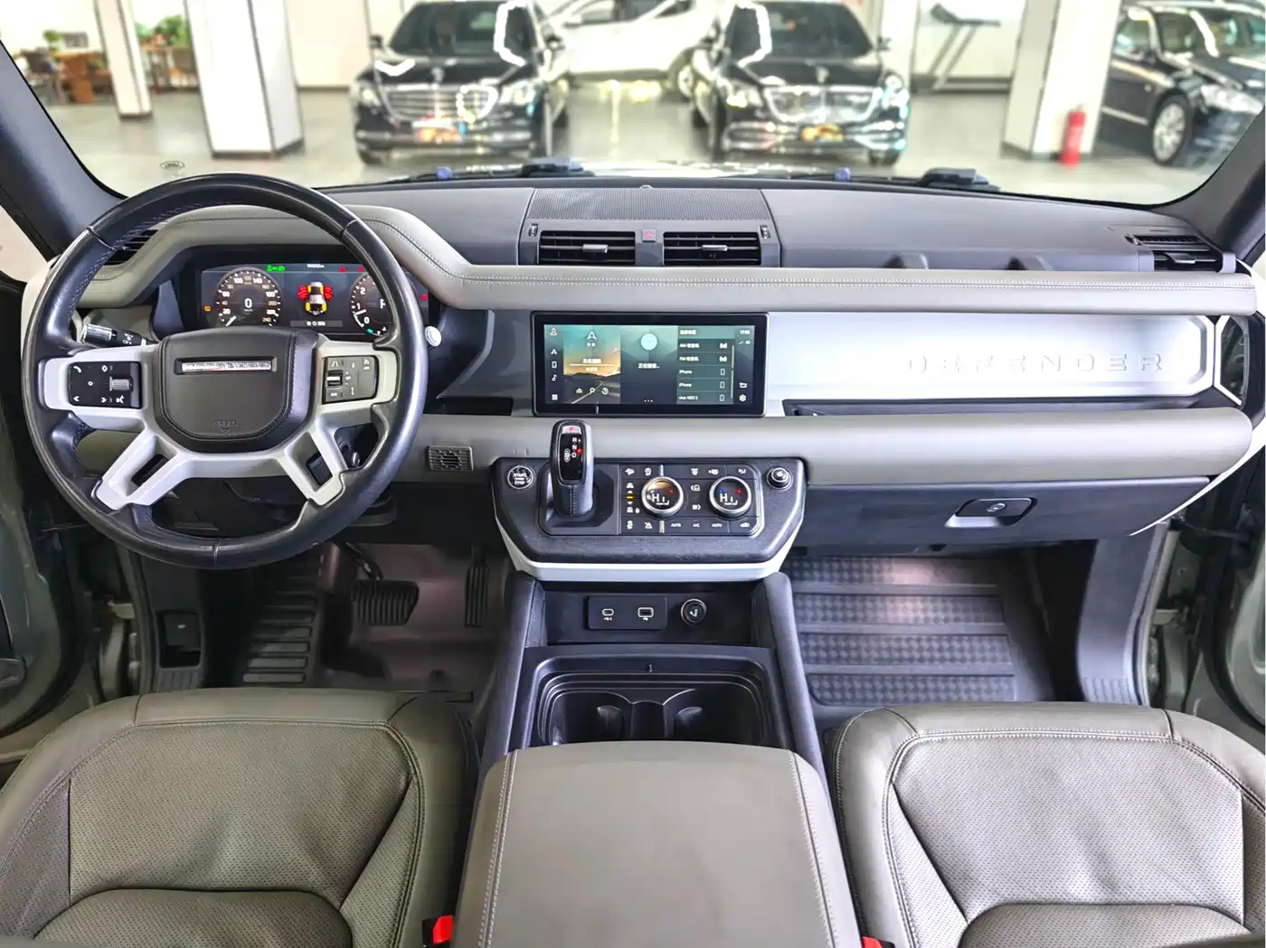 Land Rover Defender 2020 Model 110 P400 HSE фото 12