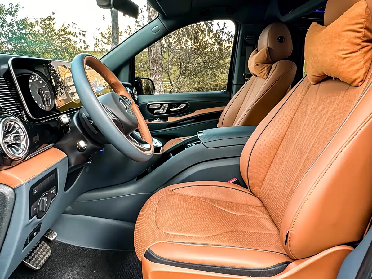 Mercedes-Benz Vito 2023 2.0T Business 7-Seater фото 8