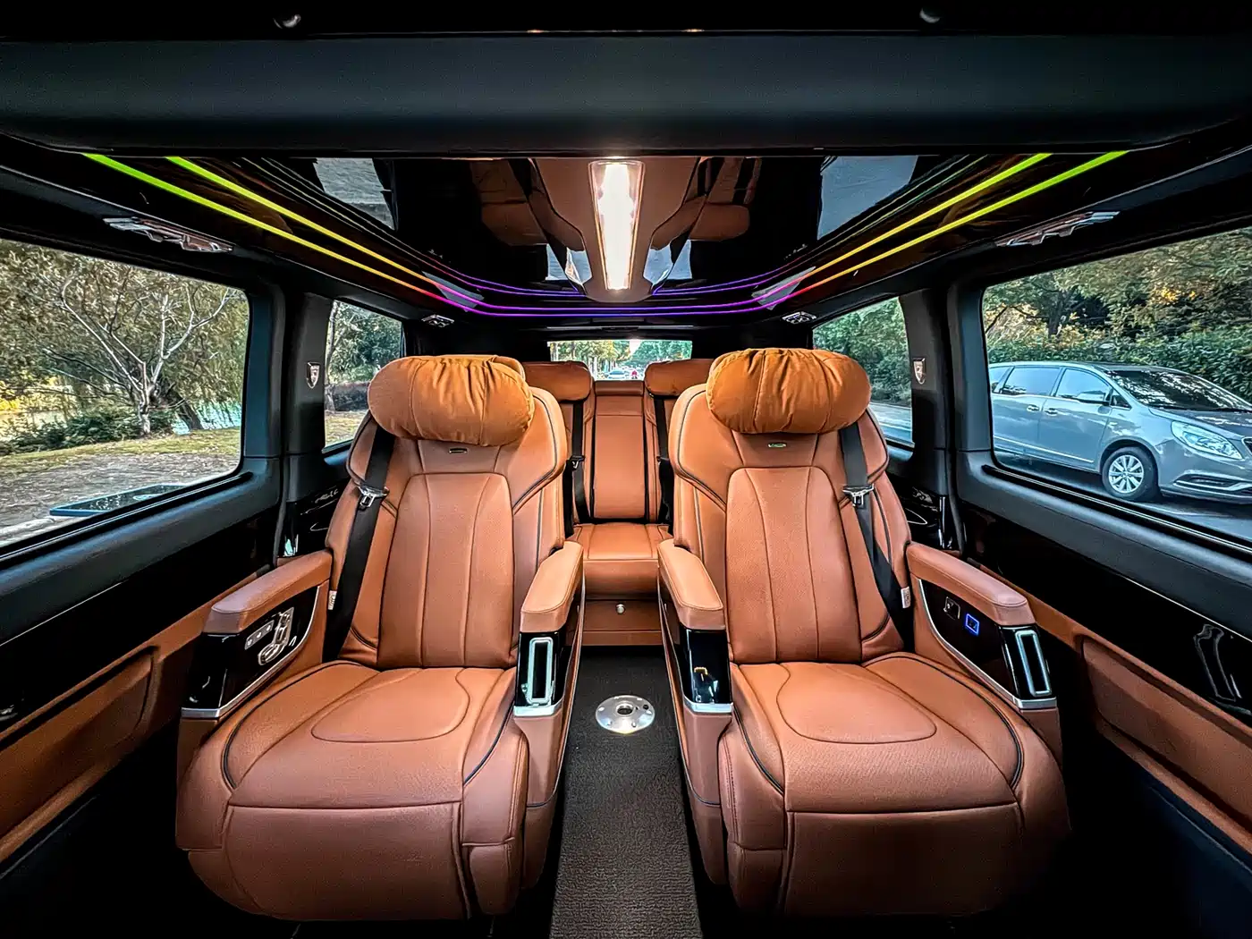 Mercedes-Benz Vito 2023 2.0T Business 7-Seater фото 31
