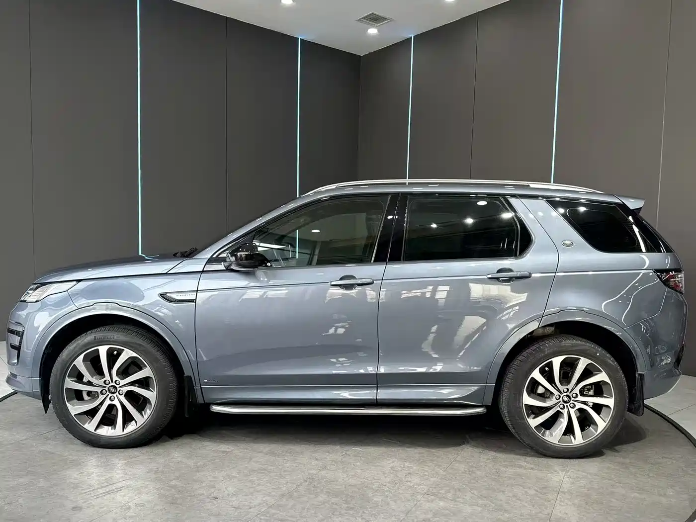 Land Rover Discovery Sport 2022 Model 249PS R-Dynamic S Performance Edition 5-Seater фото 4