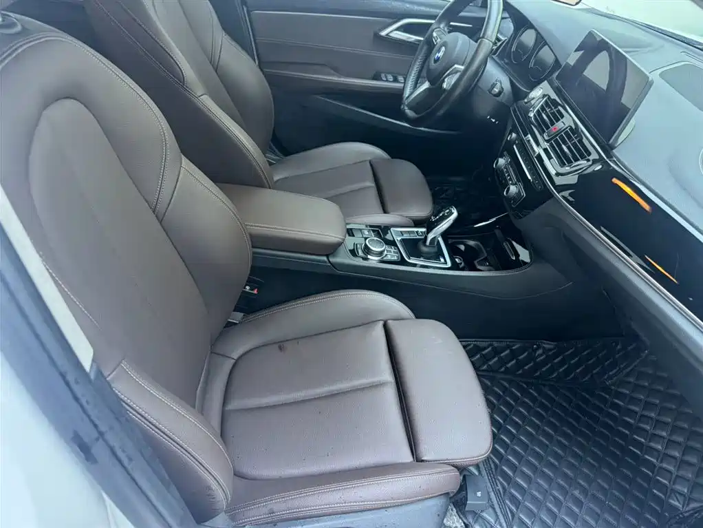 BMW 1 Series 2022 120i M Sport Shadow Edition фото 15