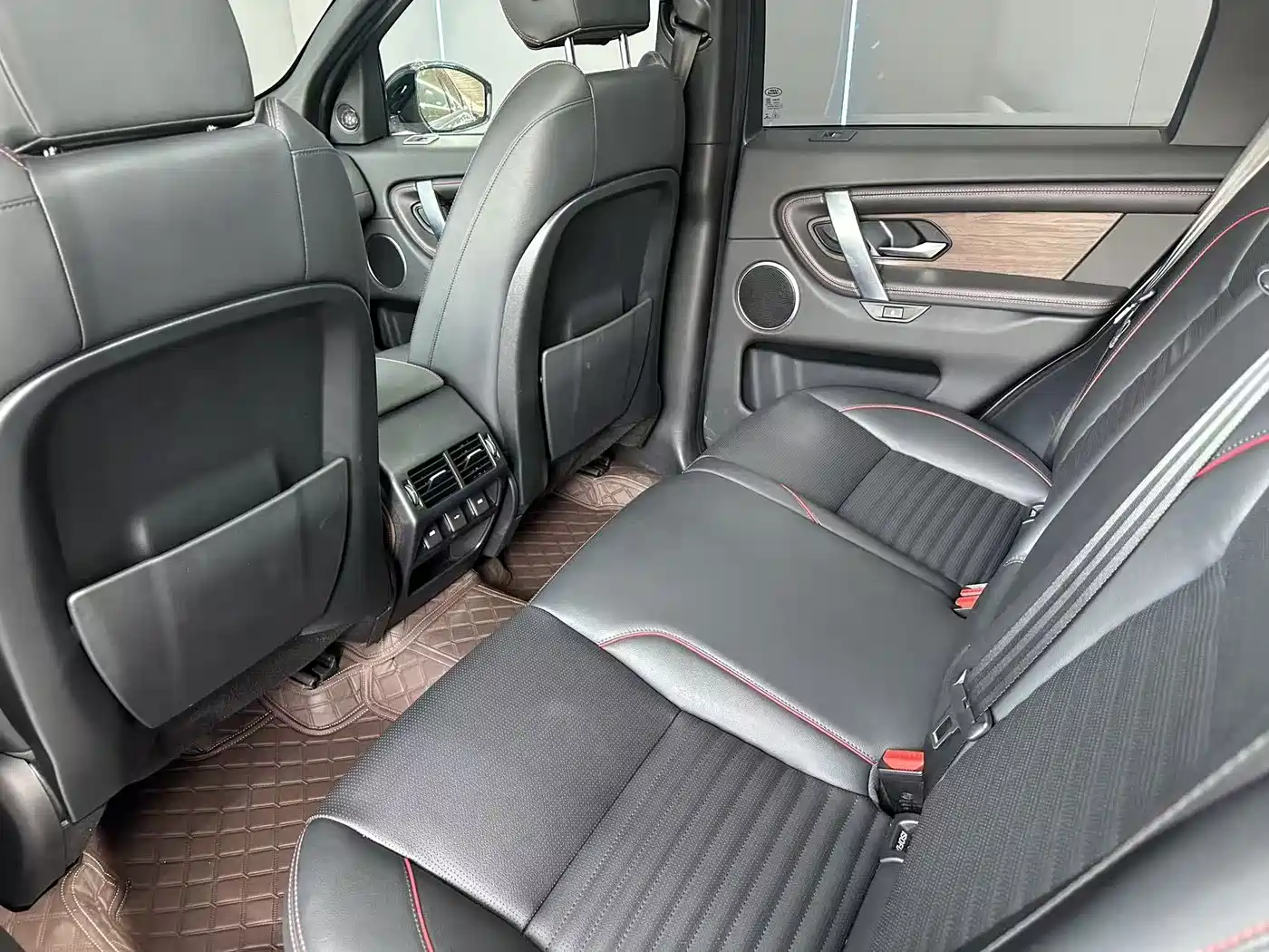 Land Rover Discovery Sport 2022 Model 249PS R-Dynamic S Performance Edition 5-Seater фото 10
