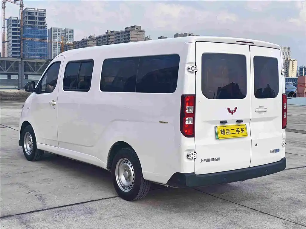 Wuling Motors Wuling Yangguang 2025 2024 300km Comfort Passenger Version 60kW