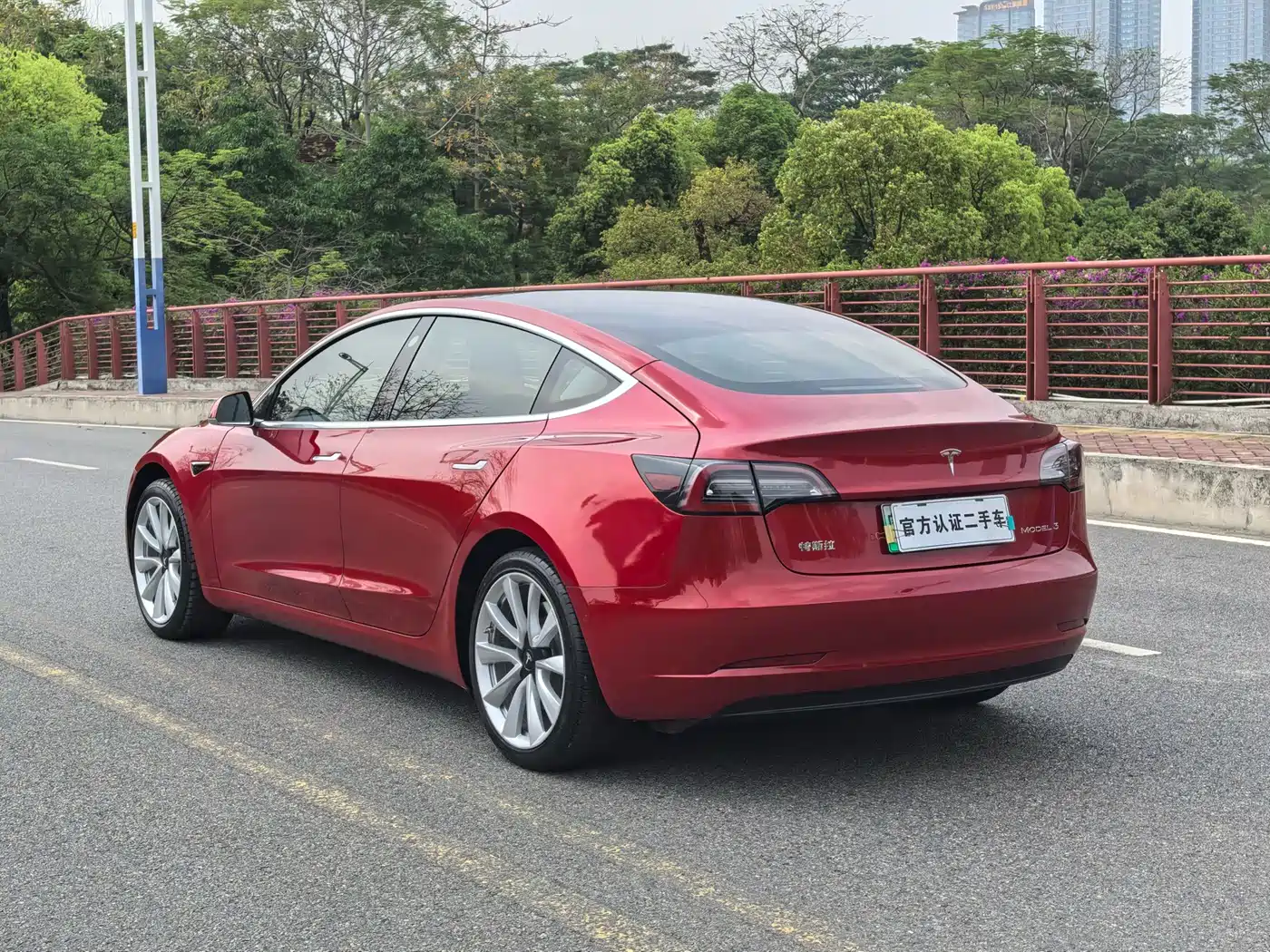 TESLA MODEL 3