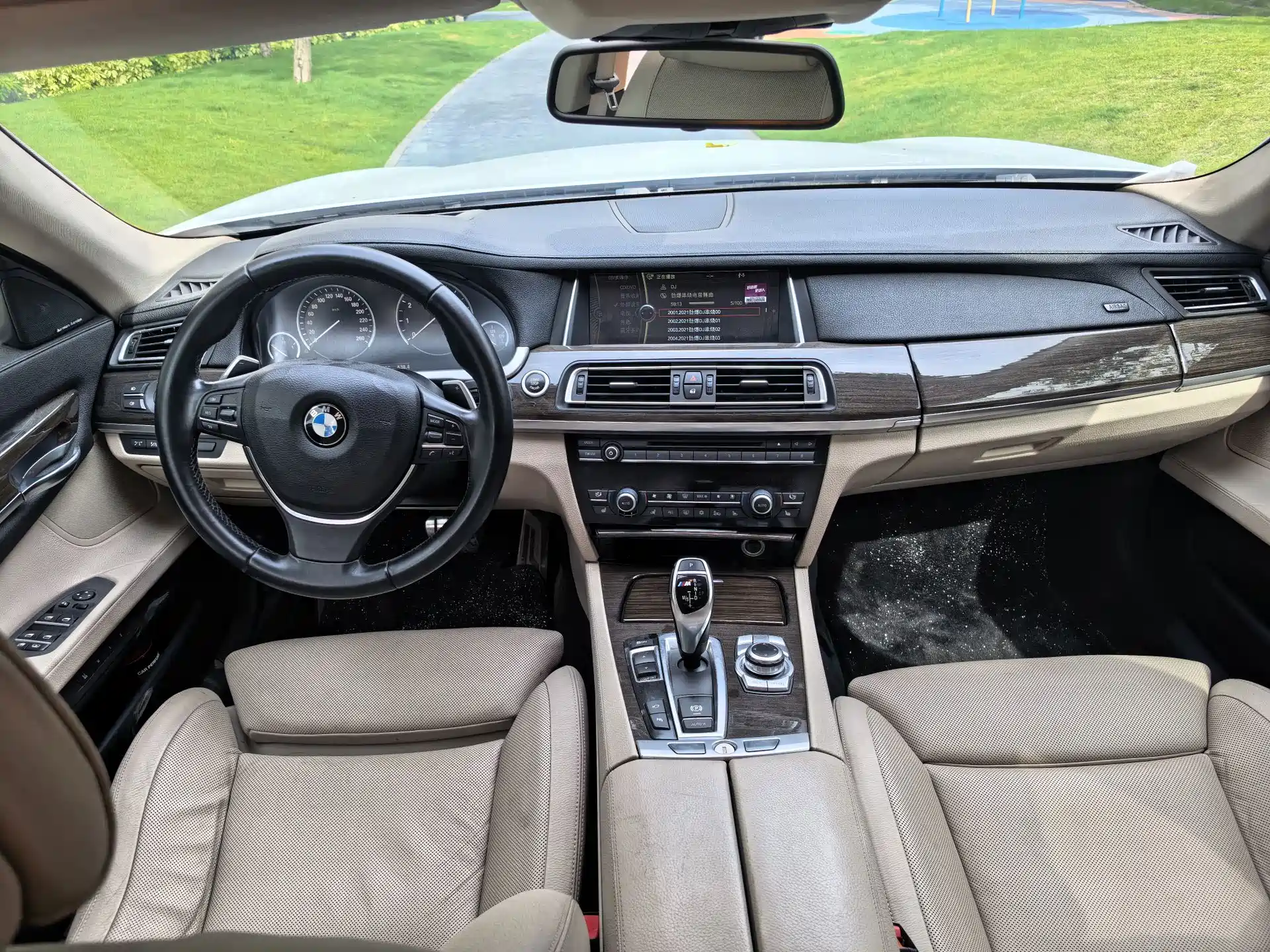 Фото 8 - BMW 7 Series