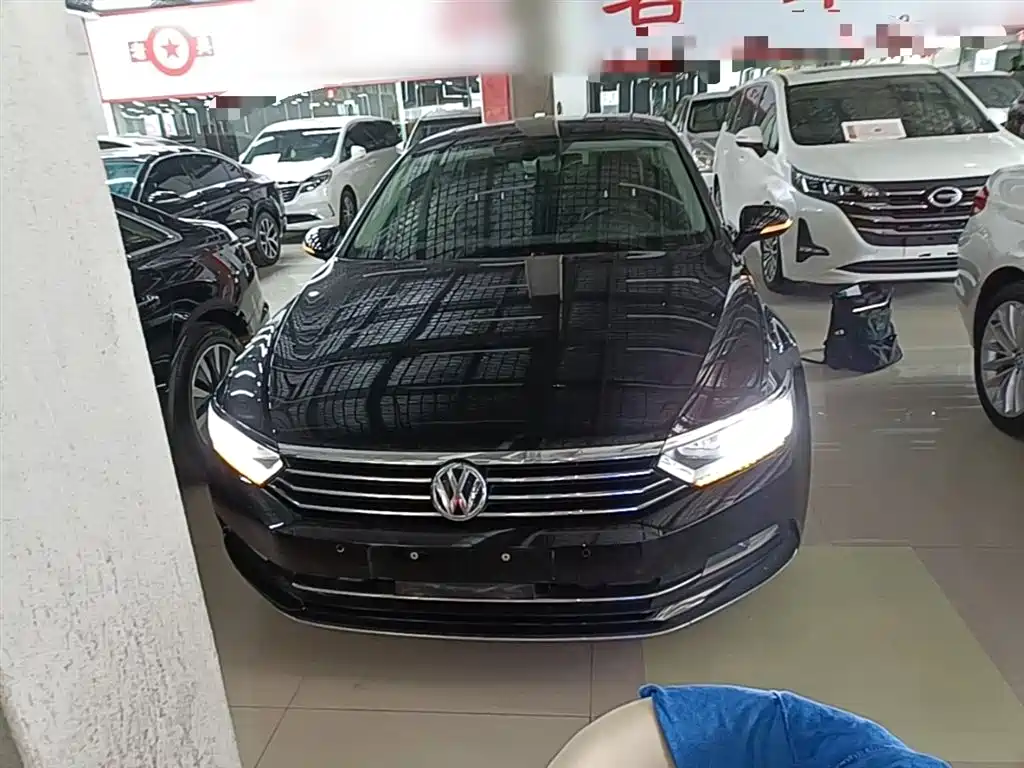 Volkswagen Magotan 2017 330TSI DSG Luxury фото 3