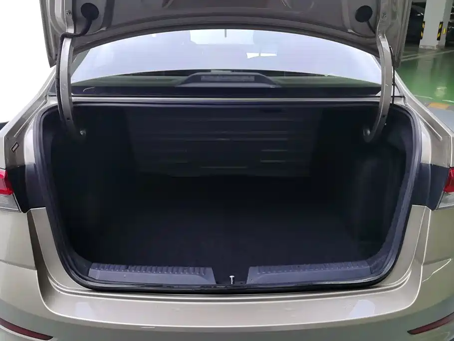 Фото 4 - Škoda Rapid